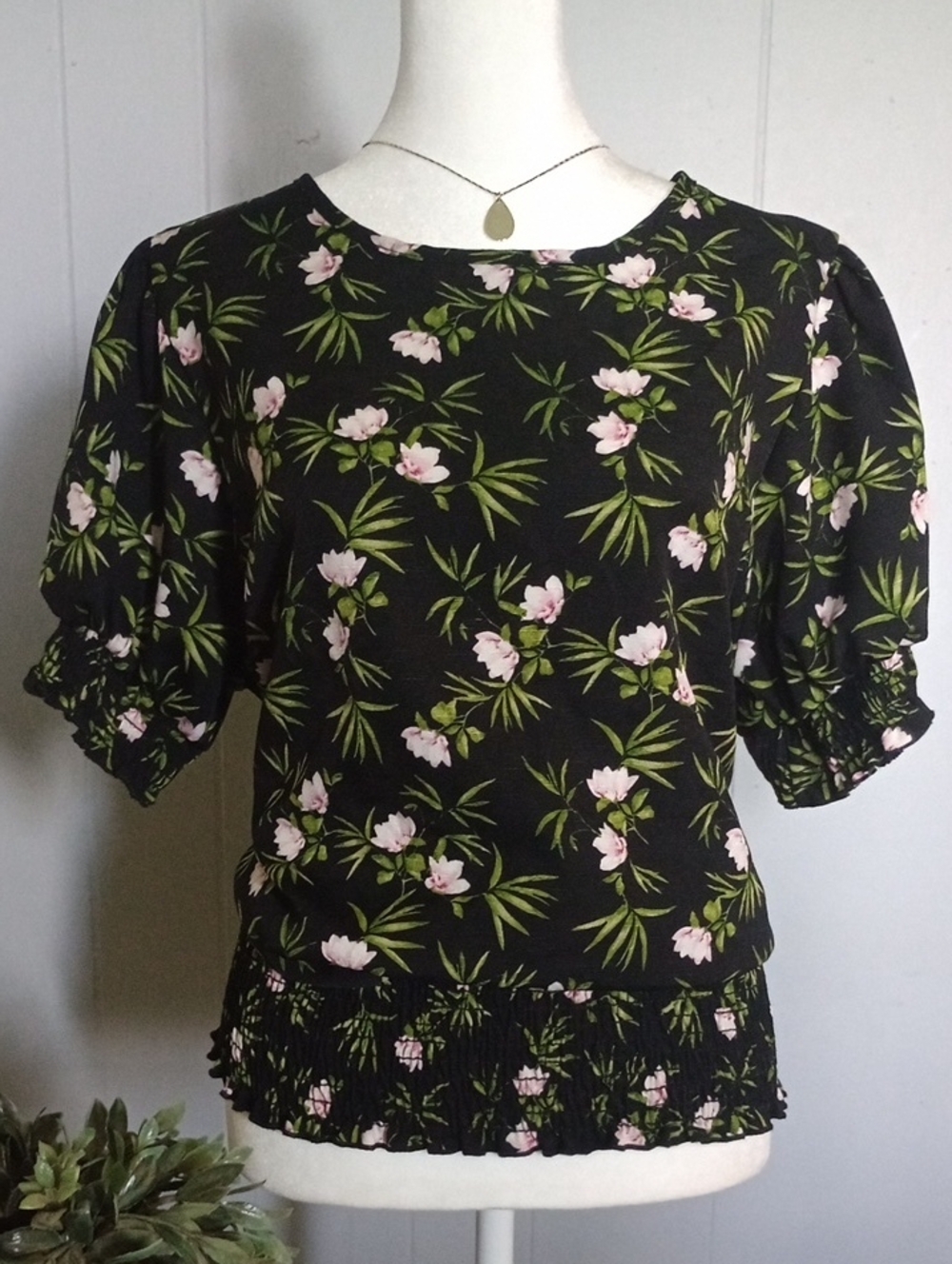 Floral Black Puff Sleeve Top With Smocking Size XL